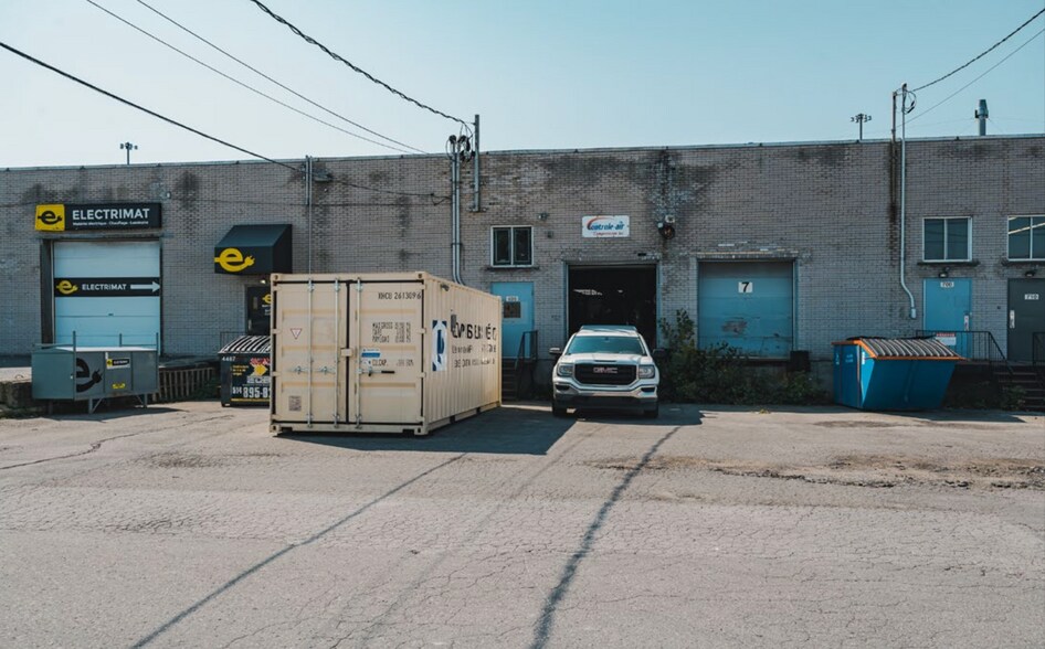 690 Boul Du Curé-Boivin, Boisbriand, QC à louer - Photo du bâtiment - Image 3 de 5