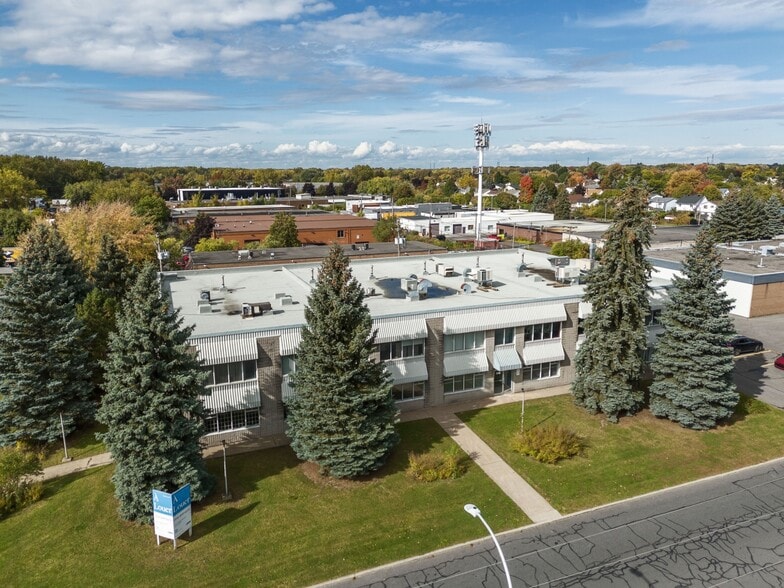 115 Rue de Vaudreuil, Boucherville, QC for sale - Primary Photo - Image 1 of 8