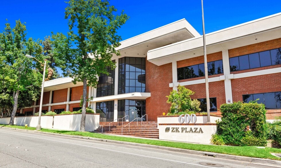 600 N Rosemead Blvd, Pasadena, CA for lease - Building Photo - Image 1 of 17