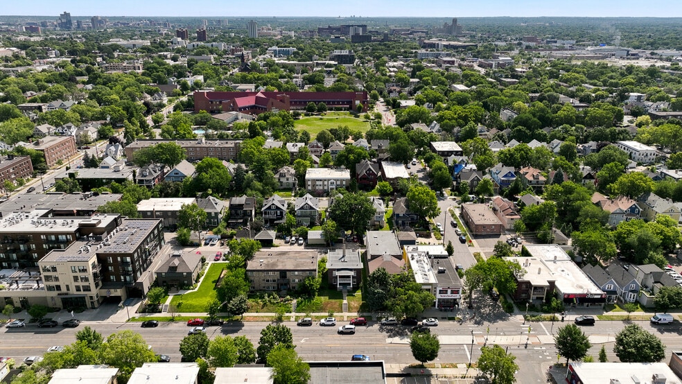 2641 Lyndale Ave S, Minneapolis, MN à vendre - Photo du bâtiment - Image 2 de 28