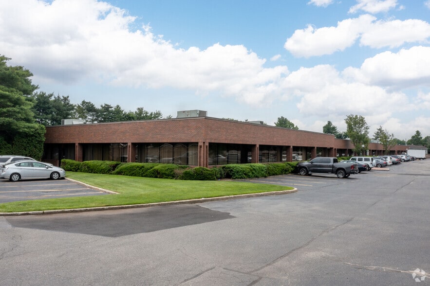 30 Jericho Executive Plz, Jericho, NY for lease - Building Photo - Image 3 of 8