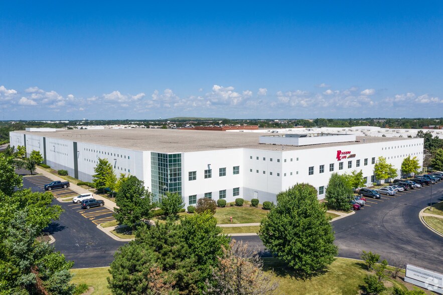 303 Munroe Dr, Bloomingdale, IL à louer - Photo du bâtiment - Image 1 de 8