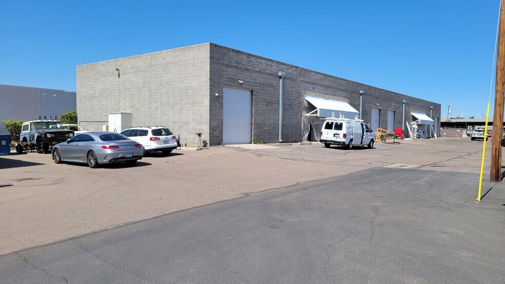1415 E University Dr, Phoenix, AZ à louer - Photo du bâtiment - Image 2 de 9