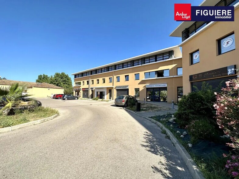 190 Rue Marcelle Isoard, Aix-en-Provence à louer - Photo du bâtiment - Image 3 de 9