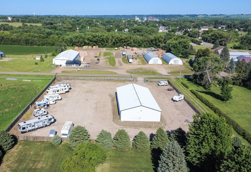 28189 West Ave, Canton, SD à vendre - Photo du bâtiment - Image 2 de 15