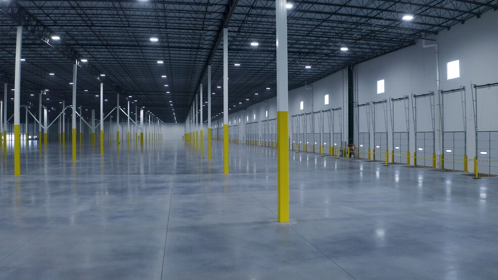 101 Commerce Dr, Hazleton, PA for lease - Interior Photo - Image 2 of 9