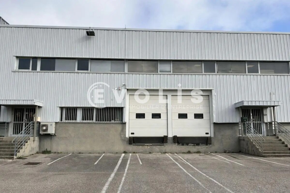 82 Avenue Des Arrivaux, Saint-Quentin-Fallavier à vendre Photo du bâtiment- Image 1 de 12