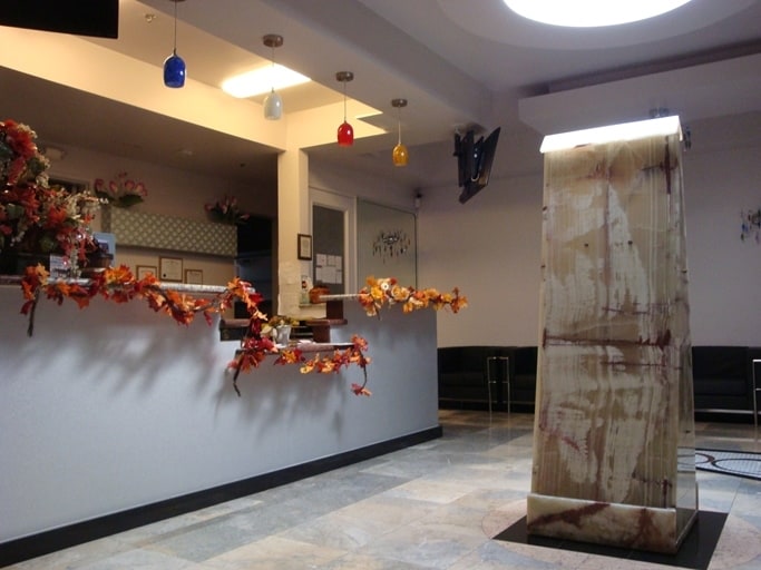 8245 E Monte Vista Rd, Anaheim, CA for sale - Lobby - Image 3 of 44