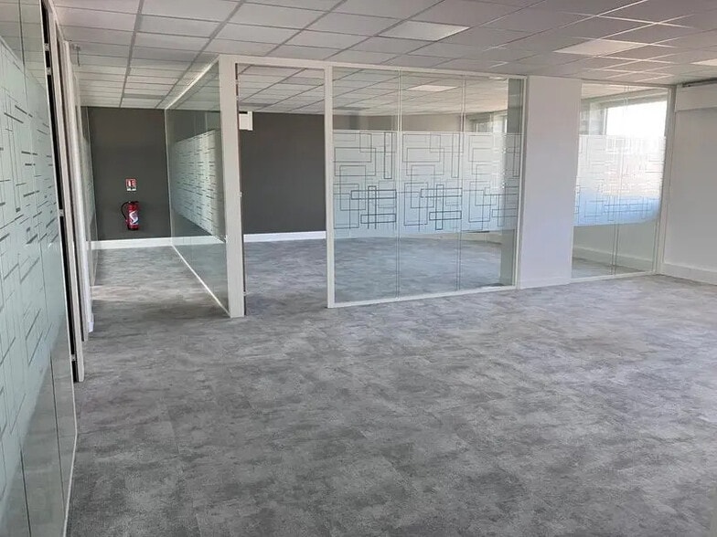 Office in Boulogne-Billancourt for lease - Interior Photo - Image 2 of 10