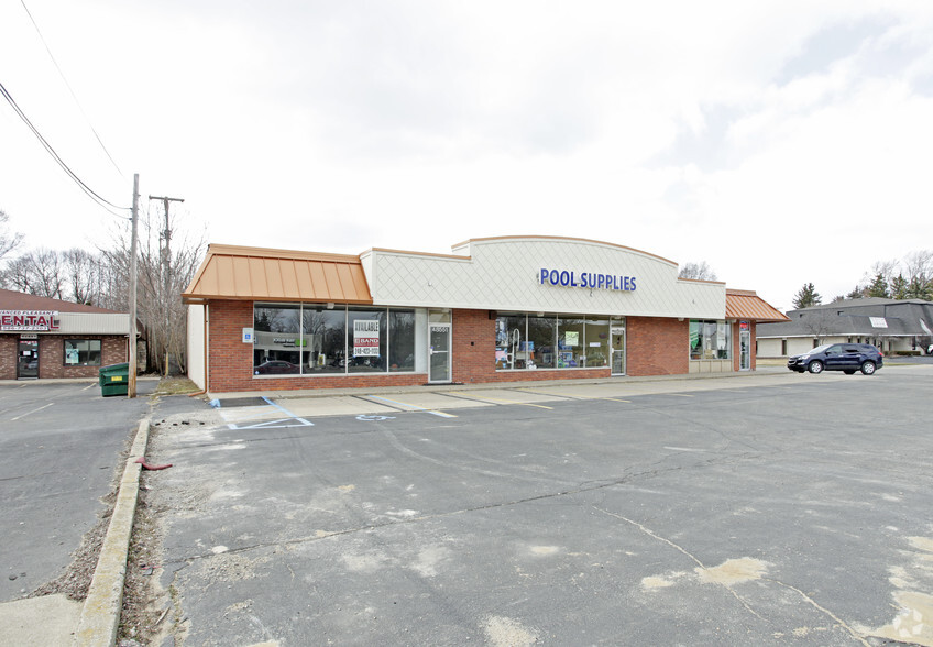 48551-48571 Van Dyke Ave, Shelby Township, MI for lease - Primary Photo - Image 1 of 3