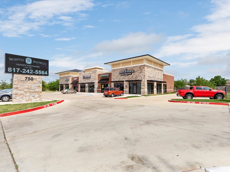 750 W Bonds Ranch Rd, Fort Worth, TX à vendre - Photo du bâtiment - Image 1 de 1