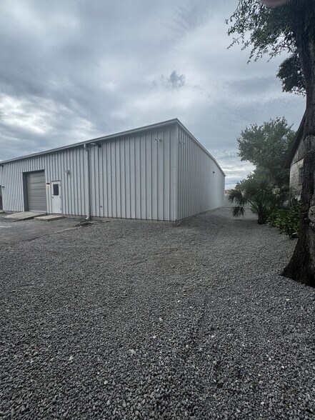 4827 N Lois Ave, Tampa, FL à louer - Photo du bâtiment - Image 3 de 10