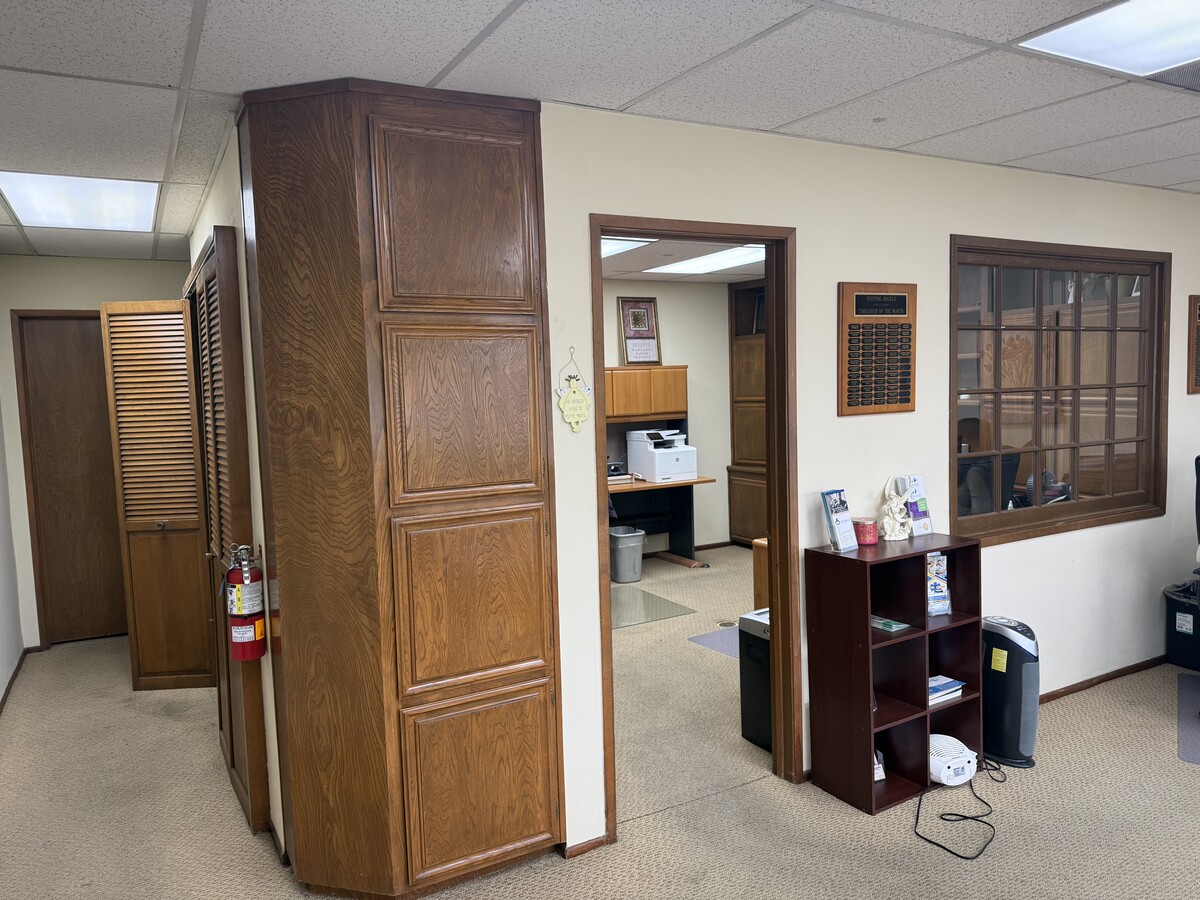 484 Mobil Ave, Camarillo, CA 93010 - Unité 7 -  - Photo intérieure - Image 1 of 3