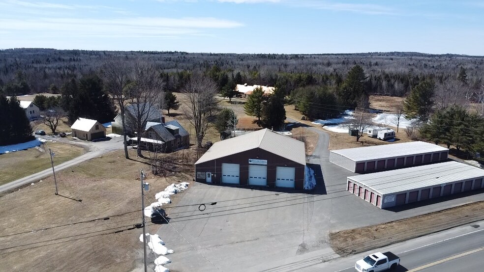 130 Lakewood Rd, Madison, ME à vendre - Photo du bâtiment - Image 2 de 8