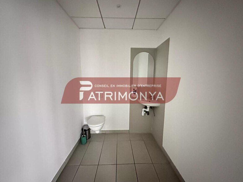 Office in Aubagne for lease - Interior Photo - Image 3 of 4