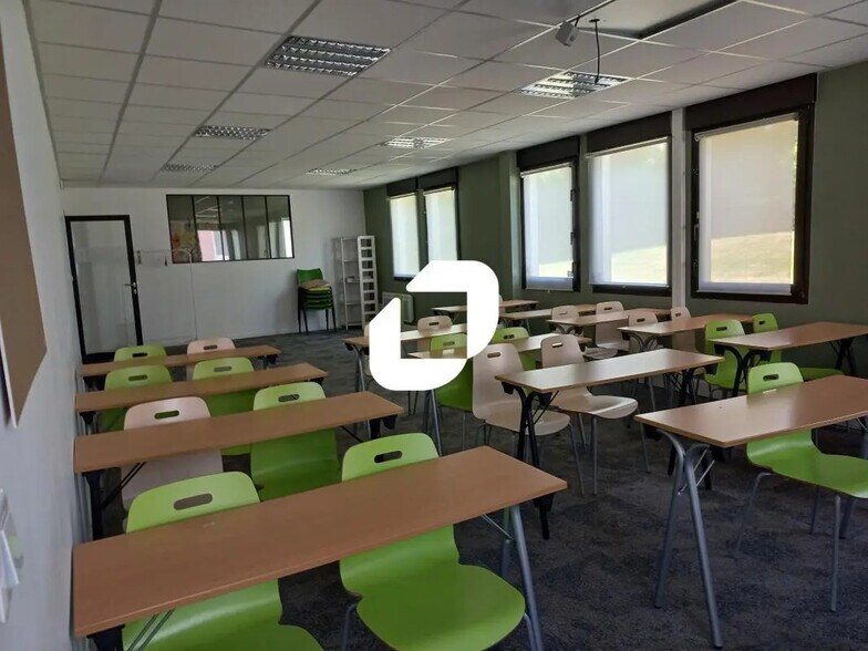 Office in VILLENEUVE-D'ASCQ for lease - Interior Photo - Image 1 of 13