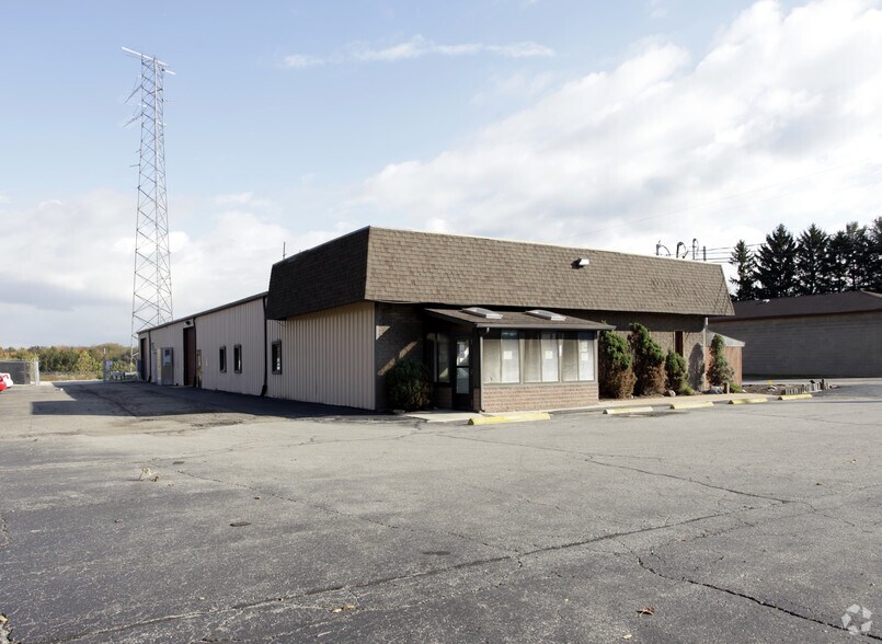 535 E Turkeyfoot Lake Rd, Akron, OH à vendre - Photo du bâtiment - Image 3 de 6
