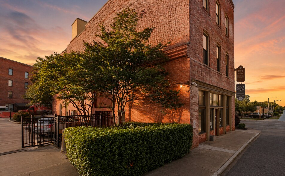 Downtown Lofts portefeuille de 2 propriétés à vendre sur LoopNet.ca - Photo du bâtiment - Image 2 de 9
