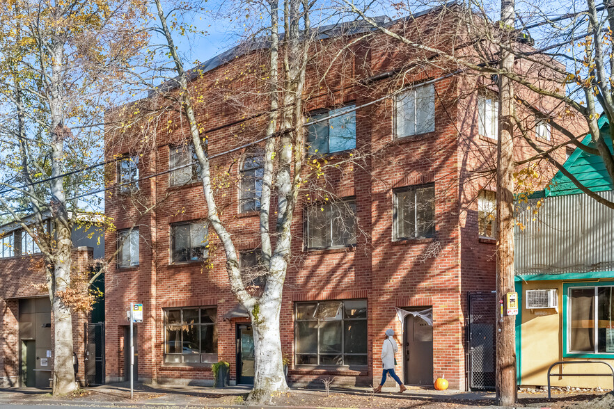 8008 Greenwood Ave N, Seattle, WA for sale - Building Photo - Image 2 of 18