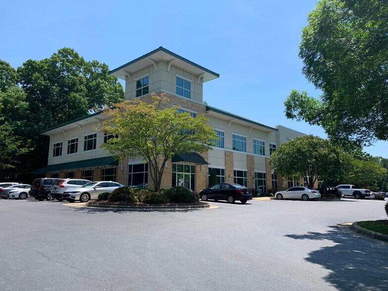 115 Crescent Commons Dr, Cary, NC for lease - Building Photo - Image 1 of 10