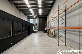 39-45 Howleys Rd, Notting Hill for lease Interior Photo- Image 2 of 5