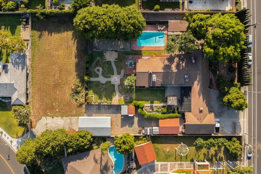 11252 Chapman Ave, Garden Grove, CA for sale - Building Photo - Image 2 of 20