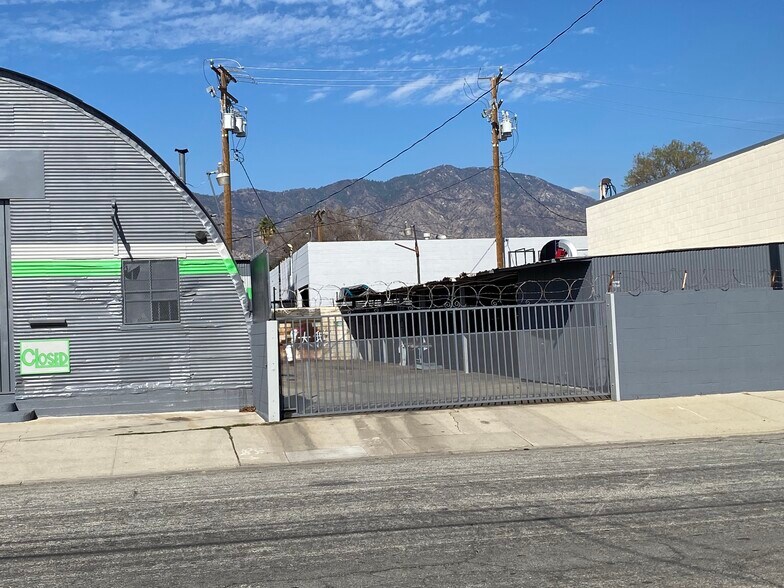 117 E Railroad Ave, Monrovia, CA à vendre - Photo du bâtiment - Image 2 de 8