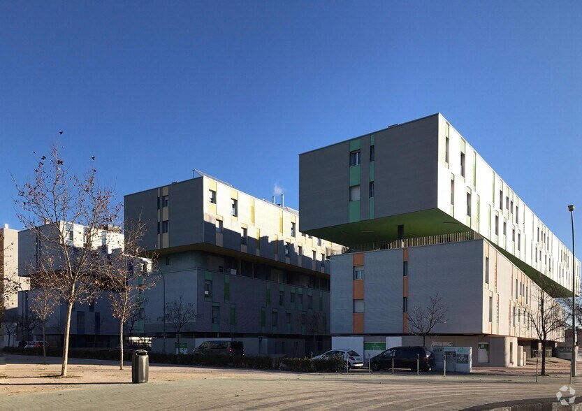 Calle de Honrubia, 9, Madrid, Madrid à louer - Photo du bâtiment - Image 2 de 2