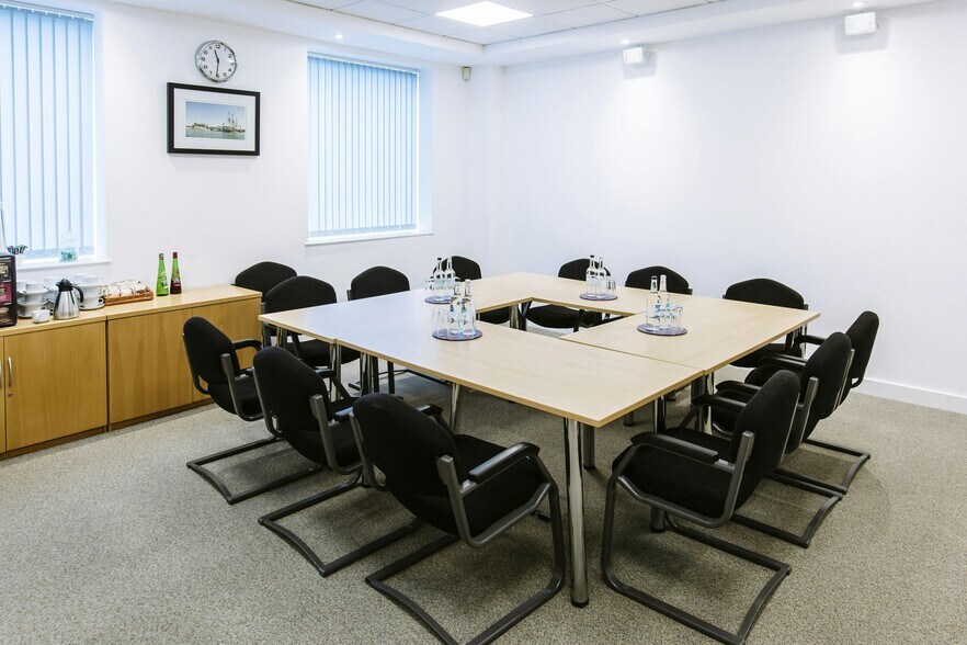 Kingston Cres, Portsmouth for sale - Interior Photo - Image 2 of 3