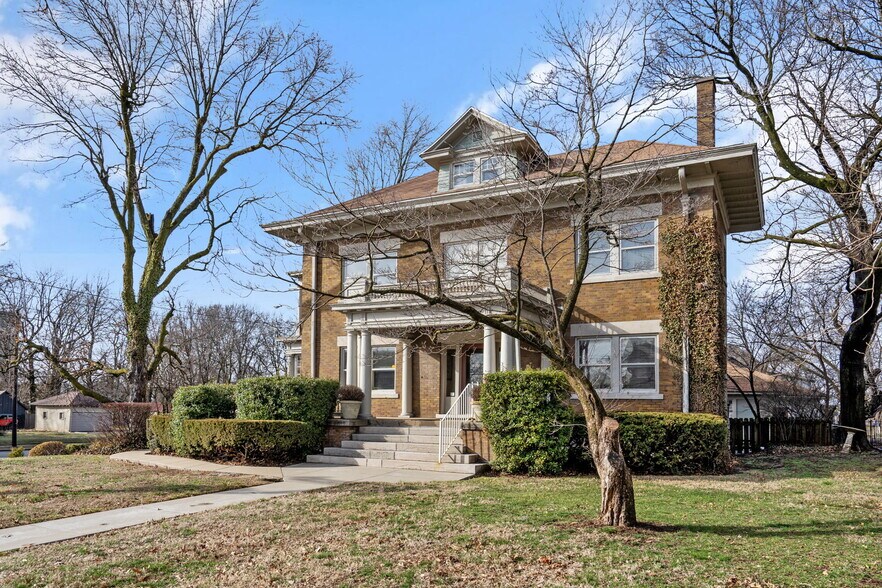 1201 E Walnut St, Springfield, MO à vendre - Photo du bâtiment - Image 3 de 58