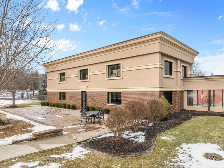 6555 Dean Memorial Pky, Hudson, OH for sale - Building Photo - Image 2 of 16