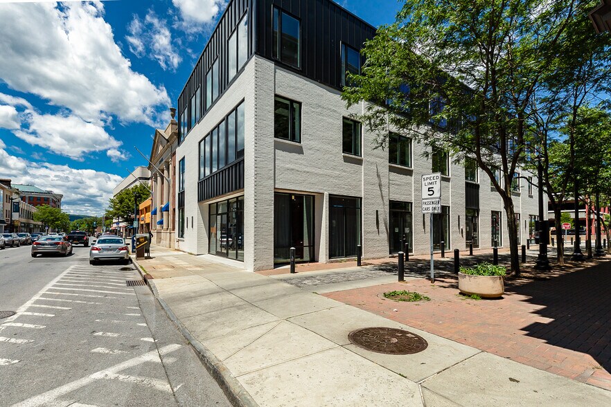 289 Main St, Poughkeepsie, NY à louer - Photo du bâtiment - Image 2 de 10