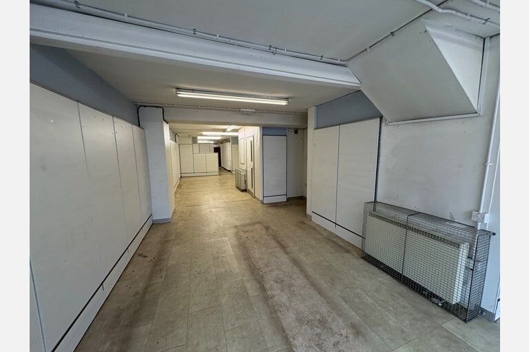 14 North End, Ballyclare for lease Interior Photo- Image 1 of 4