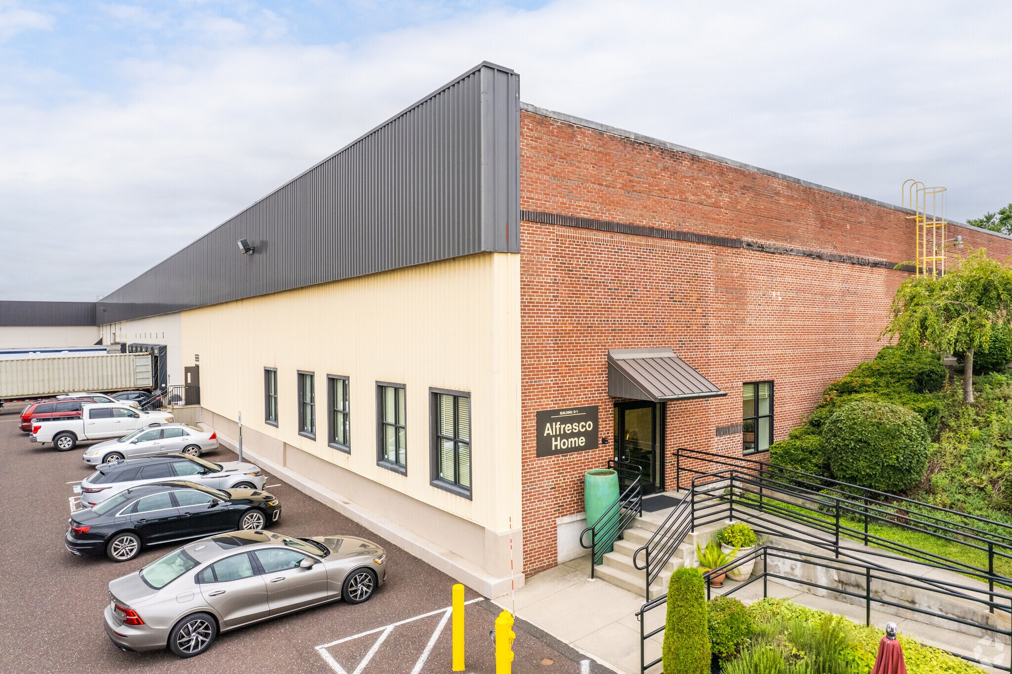 1000 Armand Hammer Blvd, Pottstown, PA for lease Primary Photo- Image 1 of 10