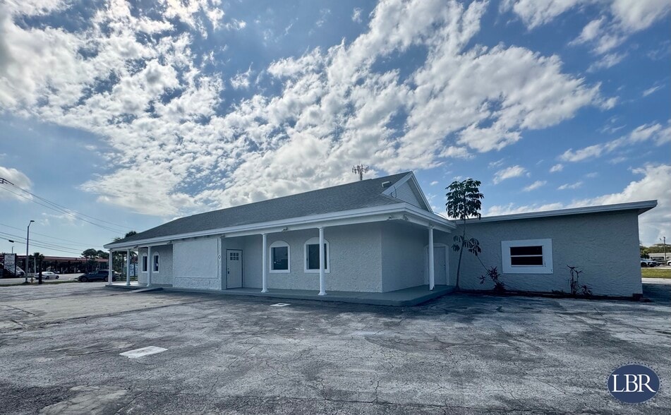 2625 N Courtenay Pky, Merritt Island, FL for sale - Building Photo - Image 2 of 10