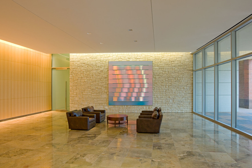 24 Waterway Ave, The Woodlands, TX for lease - Lobby - Image 3 of 23