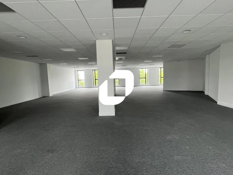 11-13 Rue John Hadley, Villeneuve-d'Ascq à louer - Photo du bâtiment - Image 3 de 30