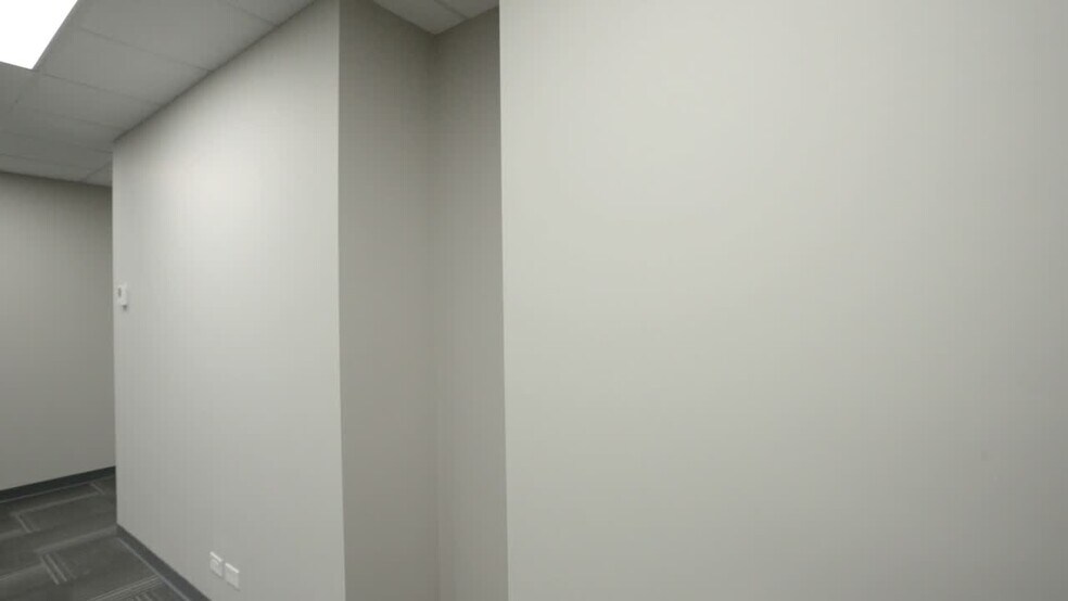 9950 Lawrence Ave, Schiller Park, IL à louer - Vidéo sur l’inscription commerciale - Image 3 de 68