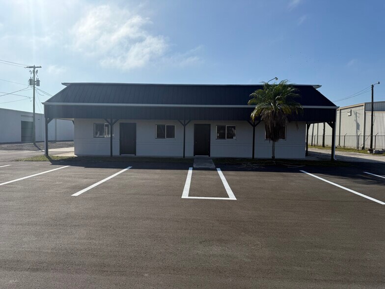 6100 Idlewild St, Fort Myers, FL à vendre - Photo du bâtiment - Image 2 de 8