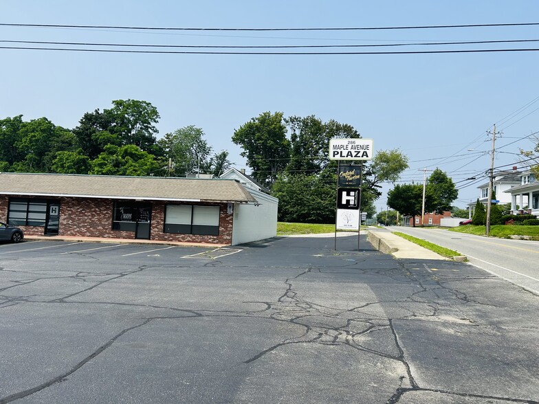 286 Maple Ave, Barrington, RI for sale - Primary Photo - Image 1 of 1