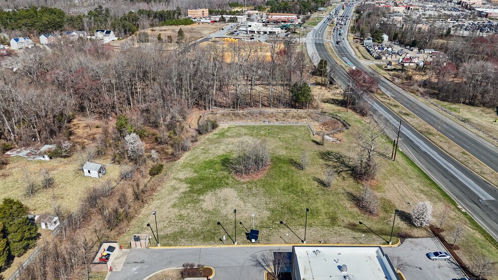 16301 Crain Hwy SW, Brandywine, MD à louer - Photo du bâtiment - Image 1 de 6