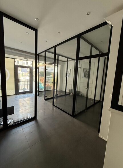 Retail in Paris for sale - Building Photo - Image 2 of 2