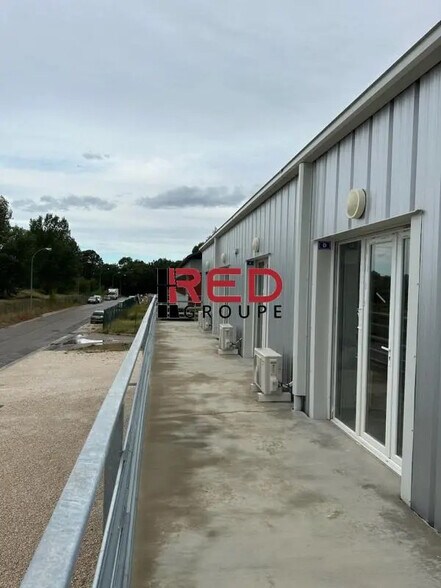 Office in Châteauneuf-le-Rouge for lease - Building Photo - Image 2 of 5