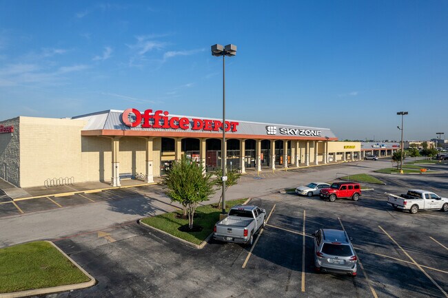Plus de détails pour 2004-2032 N Main St, Pearland, TX - Commerce de détail à louer