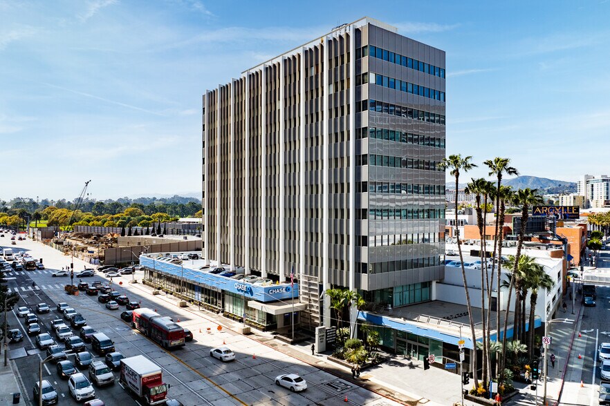 10921 Wilshire Blvd, Los Angeles, CA à louer - Photo du bâtiment - Image 2 de 41