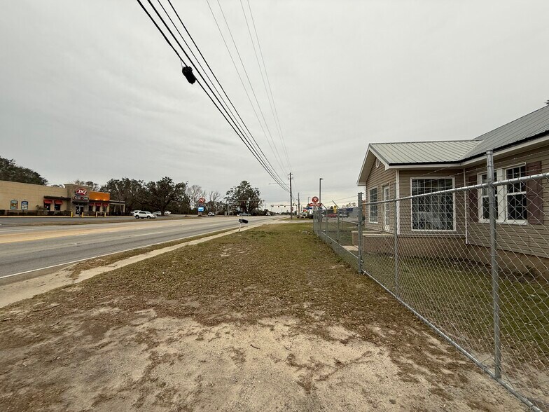 66 W Coffee St, Hazlehurst, GA à vendre - Photo du bâtiment - Image 2 de 8