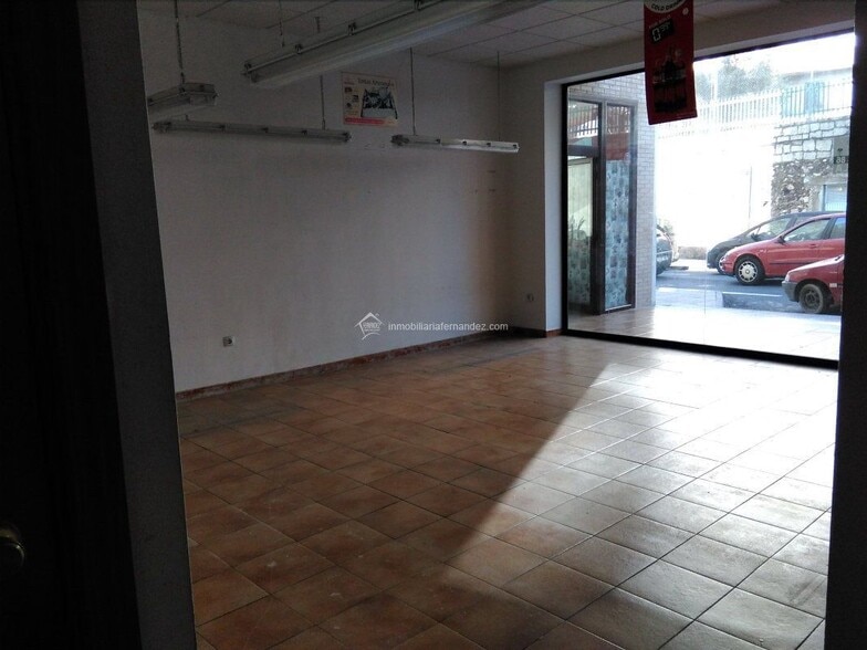 Retail in Cáceres, Cáceres for lease - Building Photo - Image 3 of 6