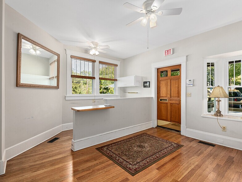 141 Merrimon Ave, Asheville, NC à louer - Photo intérieure - Image 2 de 19
