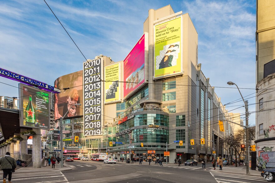 10 Dundas St E, Toronto, ON à louer - Photo du bâtiment - Image 2 de 2
