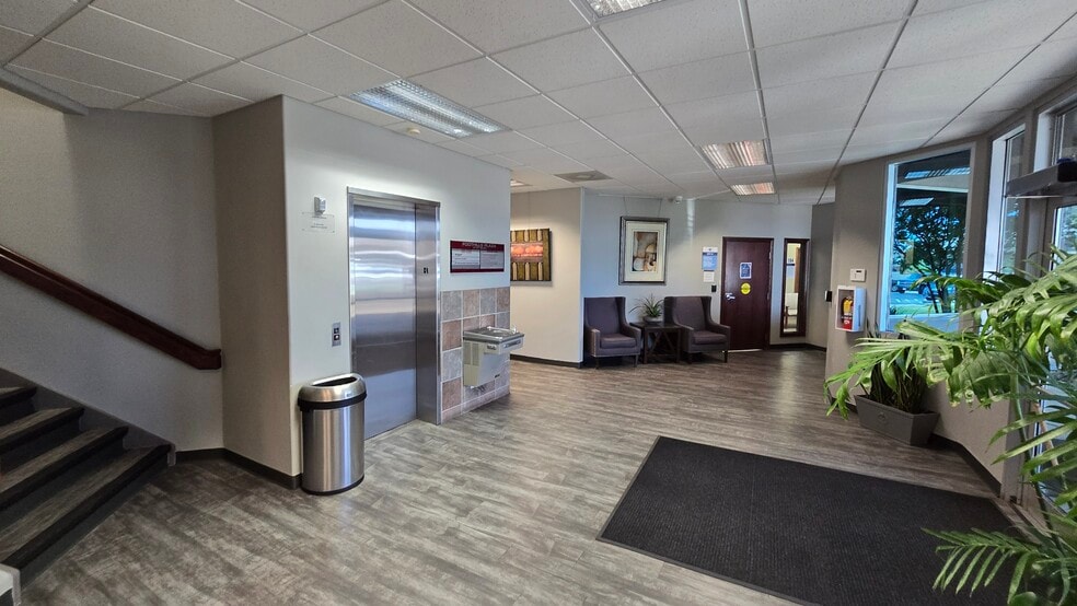 923 S River Rd, St George, UT for lease - Lobby - Image 2 of 10